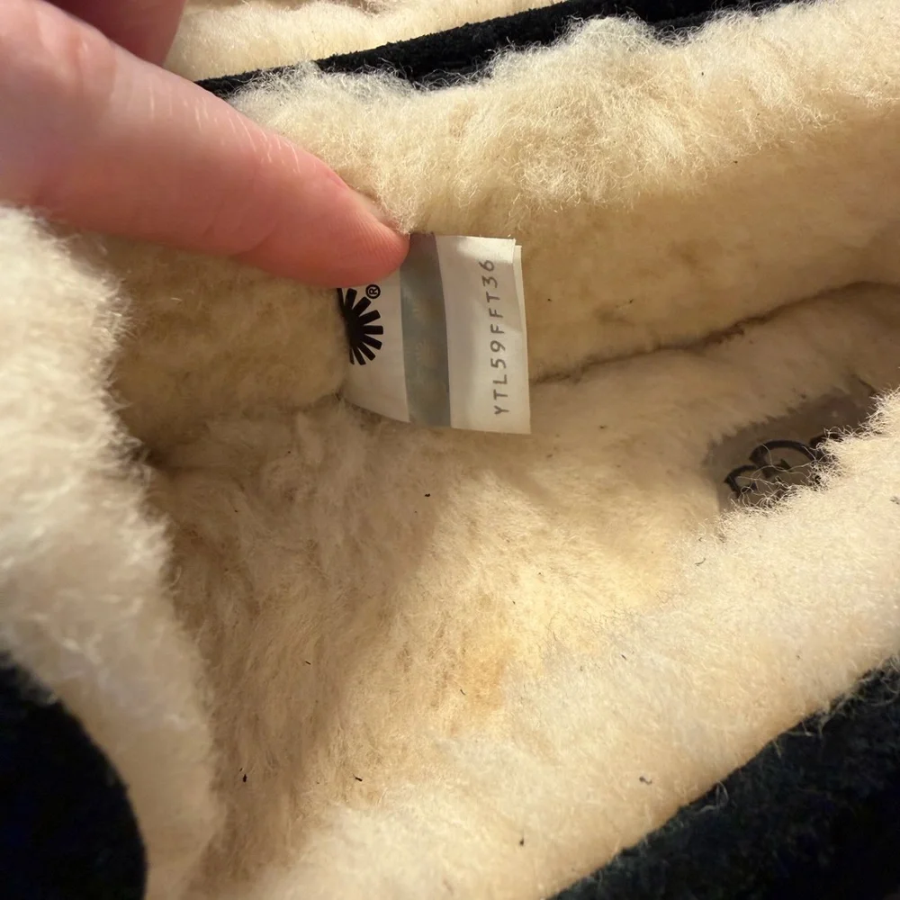 UGG Ansley women’s size 9 - Picture 7 of 8